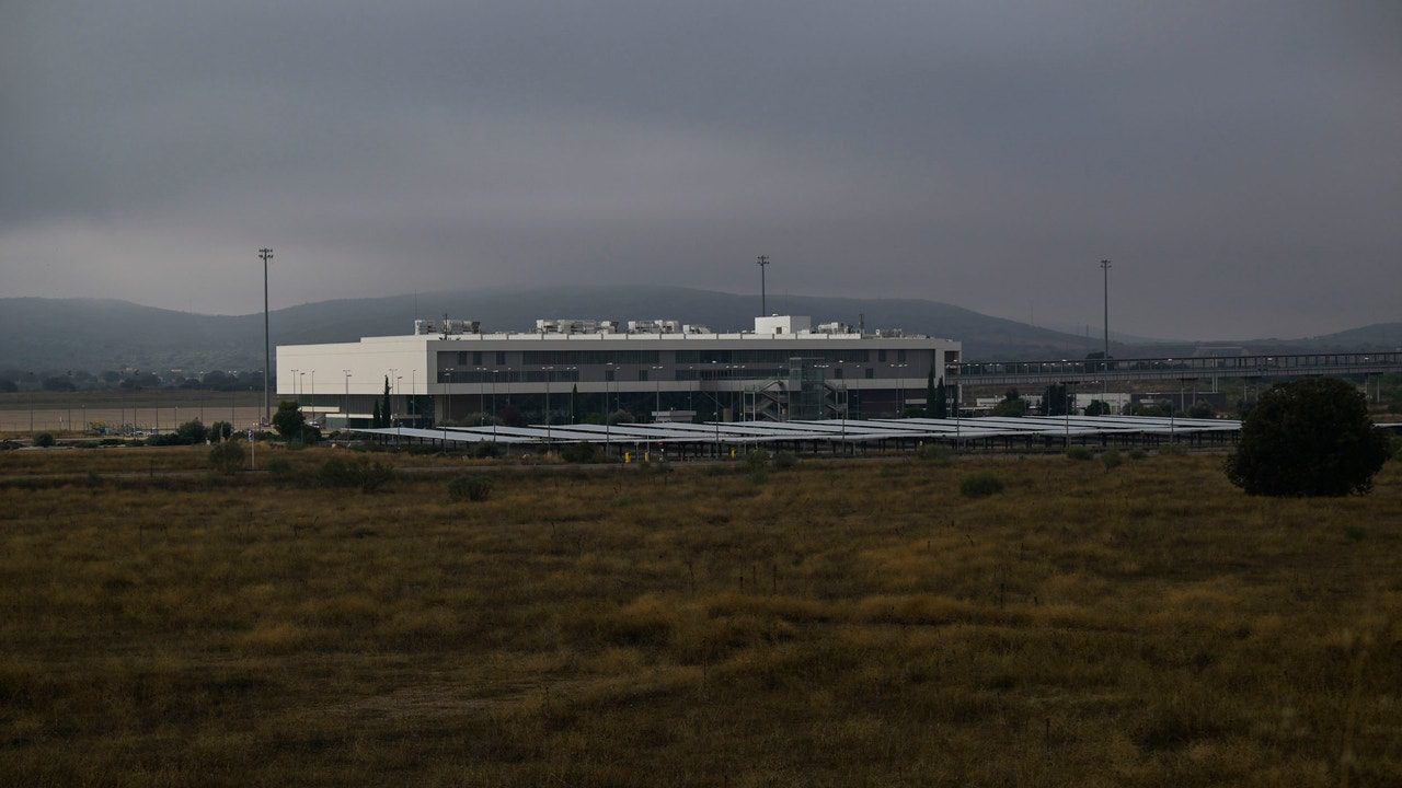 Una ‘rave’ cerca del aeropuerto de Ciudad Real concentra a miles de personas para festejar el Año Nuevo