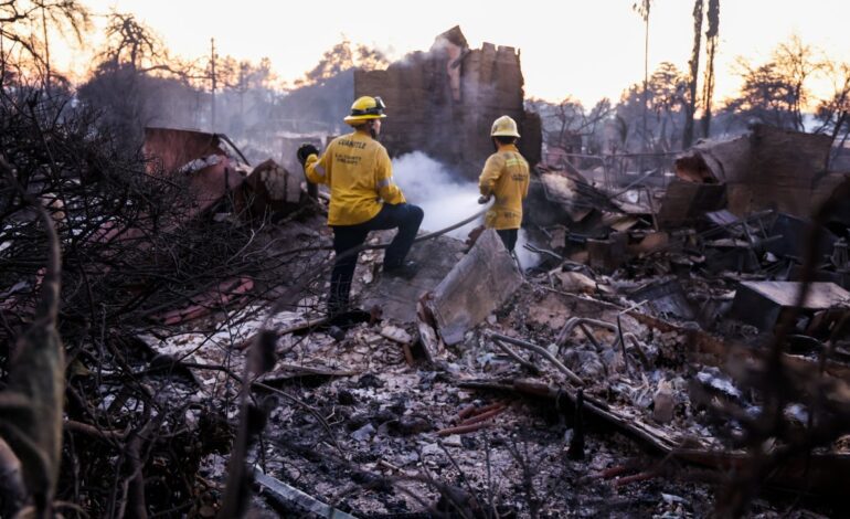 Un millonario solicita la ayuda de bomberos privados para salvar su casa en California: «Pagaré lo que sea»