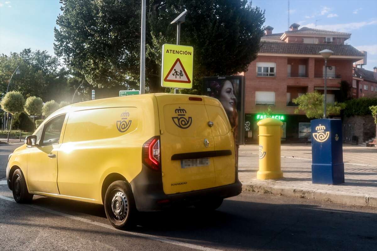 Una furgoneta de Correos.