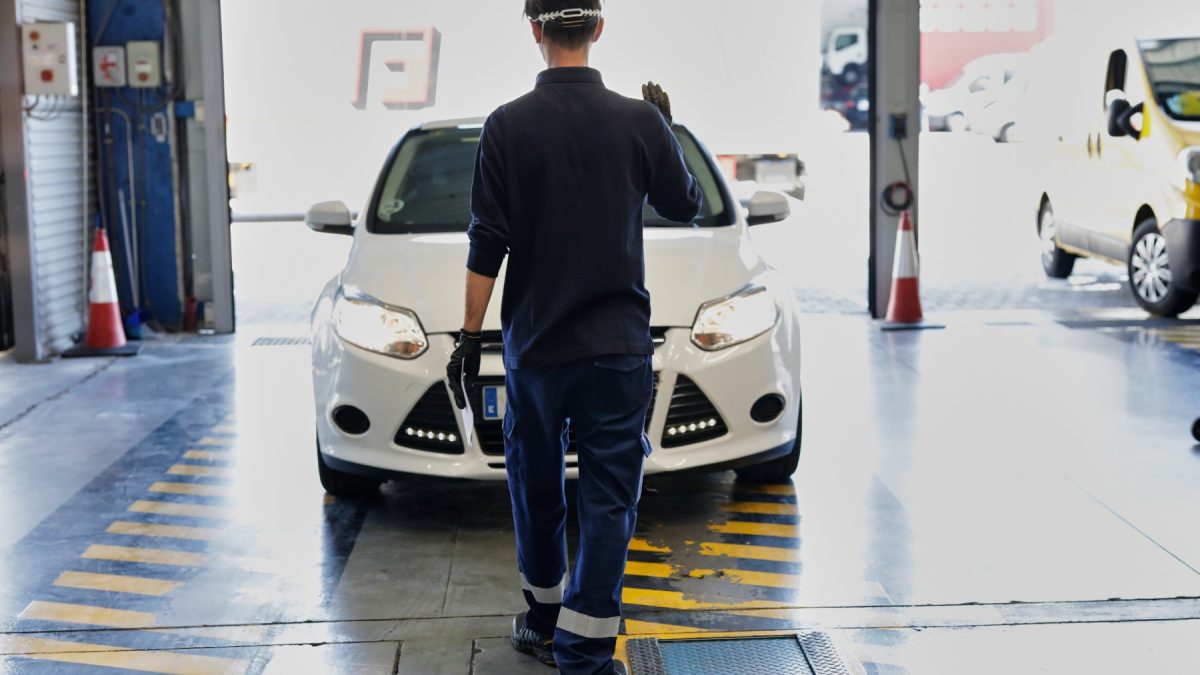 Estas son las matrículas de los coches que deben pasar la ITV por primera vez en 2025