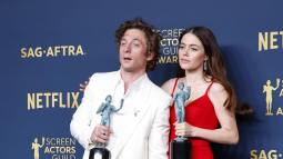 Jeremy Allen White y Molly Gordon, su compañera de serie con la que parece haber iniciado una relación.