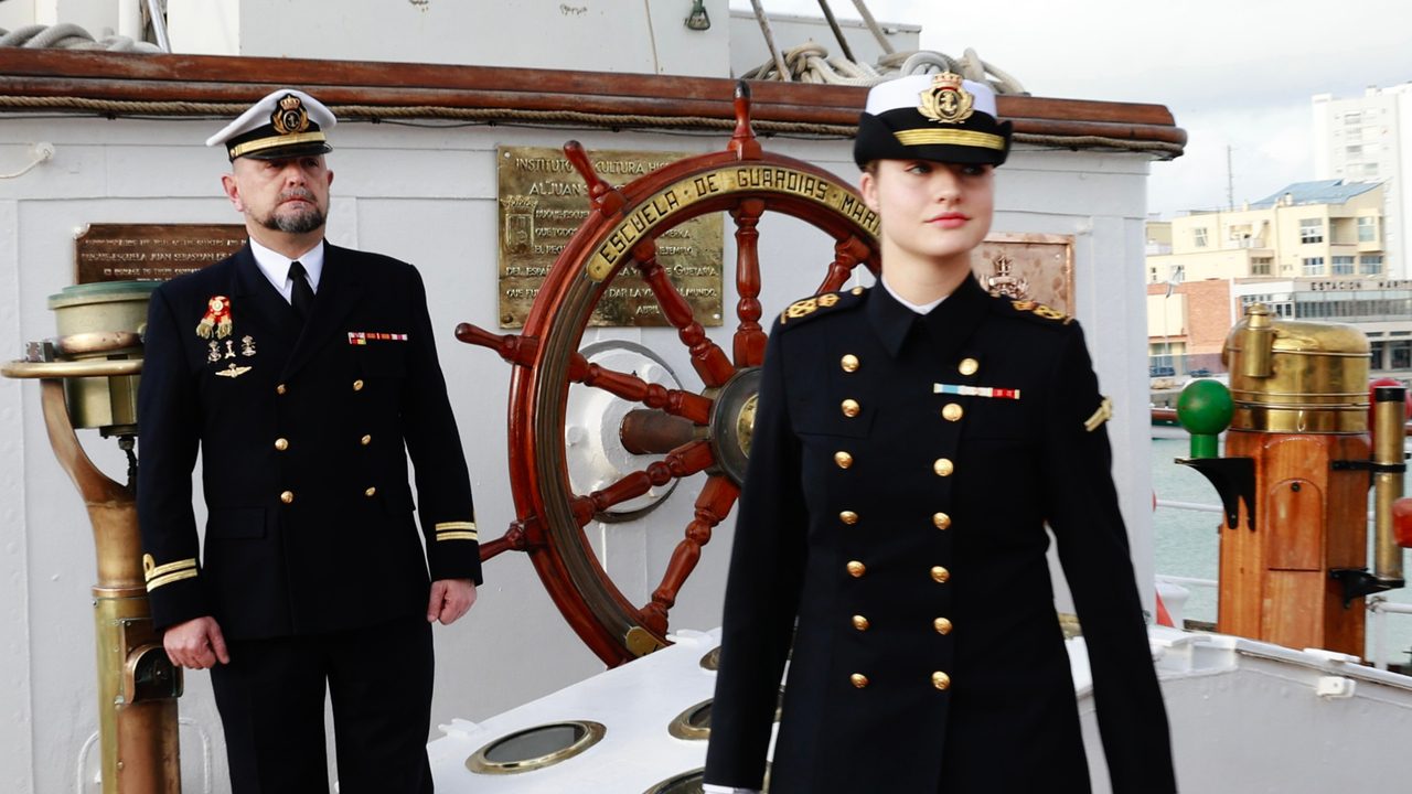 La Princesa Leonor embarca en el buque Juan Sebastián de Elcano, donde pasará 5 meses navegando