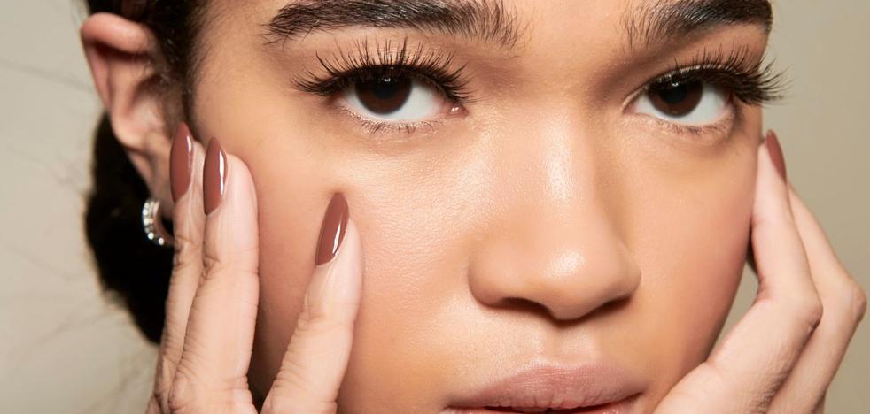 Uñas Mocha Mousse: 5 esmaltes duraderos para llevar la manicura tendencia