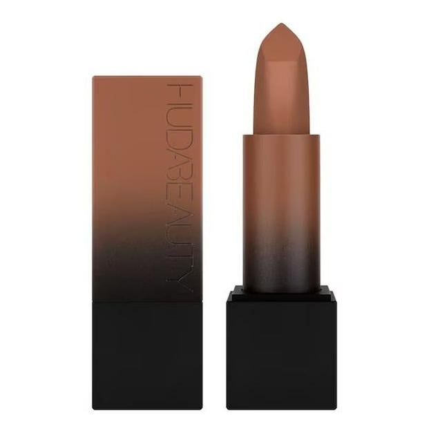 Lápiz labial mate Power Bullet en Last Night de Huda Beauty. Precio: 27,99€