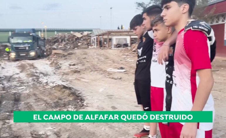 El equipo de fútbol de Alfafar pide como deseo a 2025 volver a jugar en su estadio, un vertedero tras la DANA