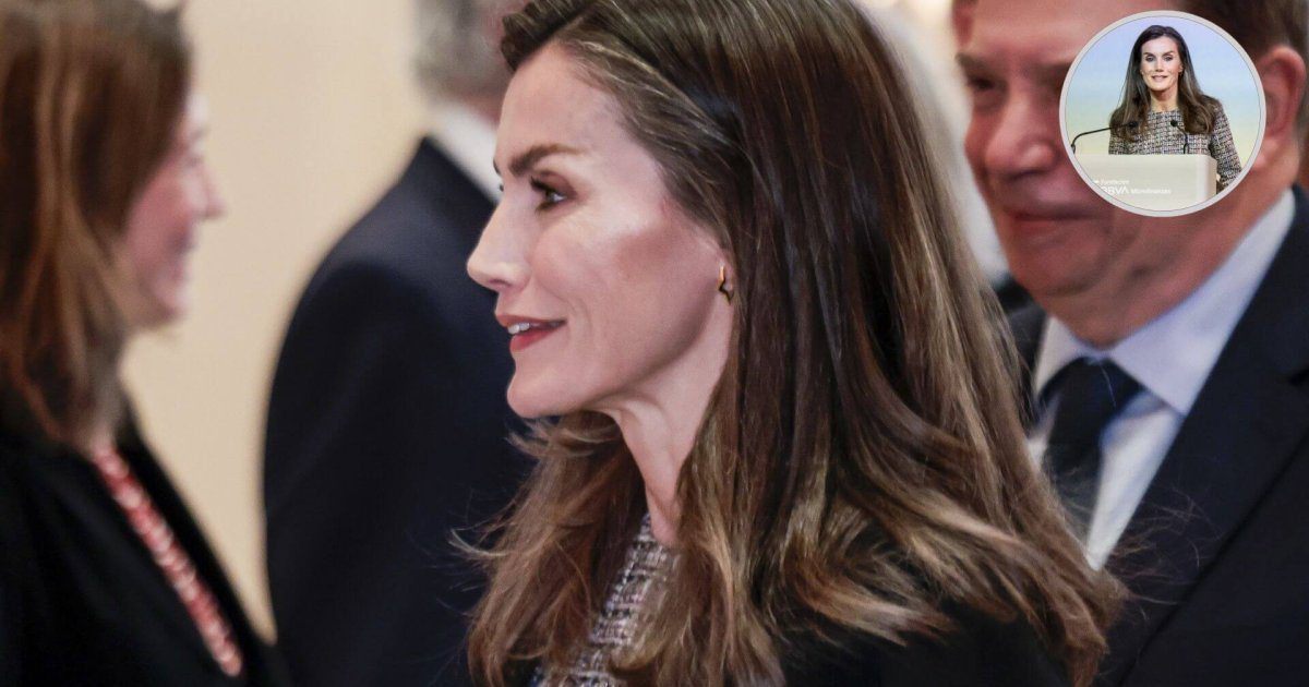 El nuevo look de la reina Letizia con vestido de tweed