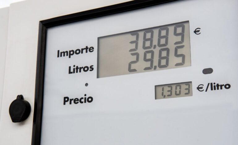 ¿Cómo arrancan el 2025 los precios de la gasolina y el diésel?