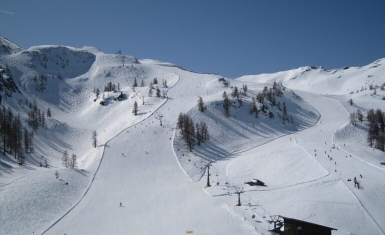 Muere un esquiador al perder el control y chocar brutalmente contra otro en una ‘pista negra’ de Les Arcs