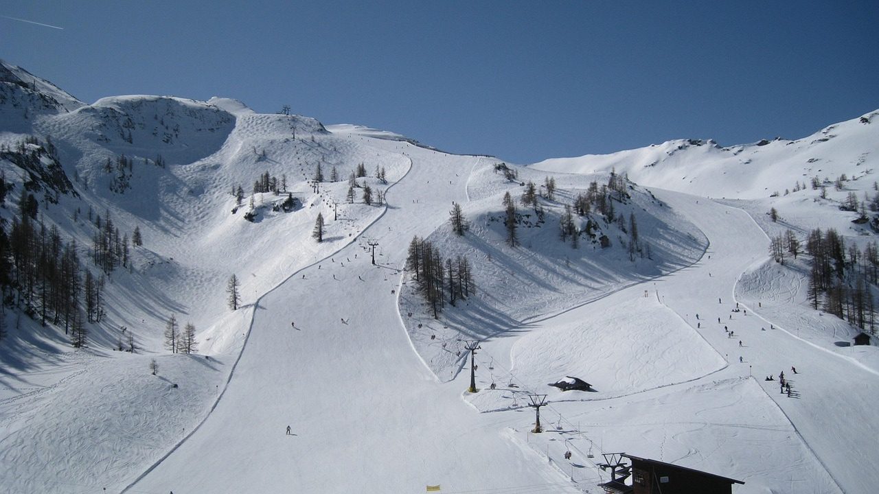 Muere un esquiador al perder el control y chocar brutalmente contra otro en una ‘pista negra’ de Les Arcs