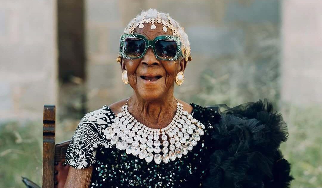 Margret Chola, la abuela ‘influencer’ zambiana de más de 80 años que se ha convertido en todo un icono de la moda por su estilo