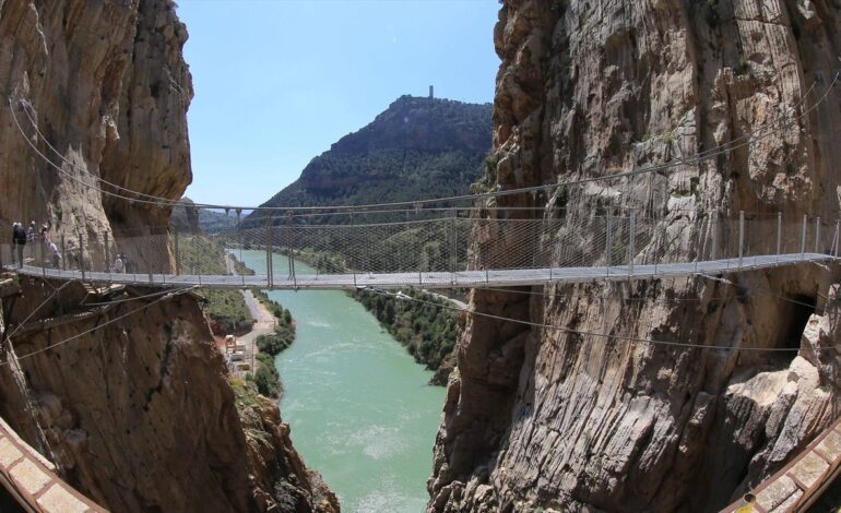 El acompañante de la escaladora irlandesa que murió en Álora logró sobrevivir agarrándose a una roca