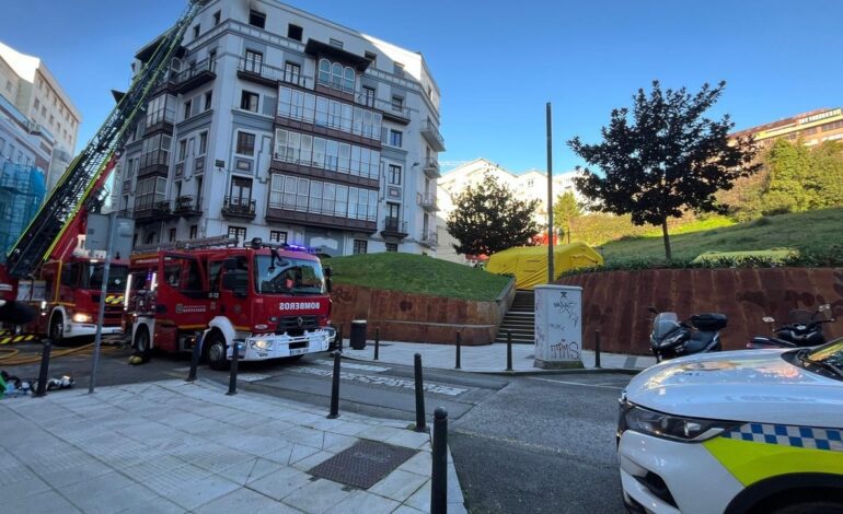 Mueren dos hermanos en el incendio de un edificio en Santander