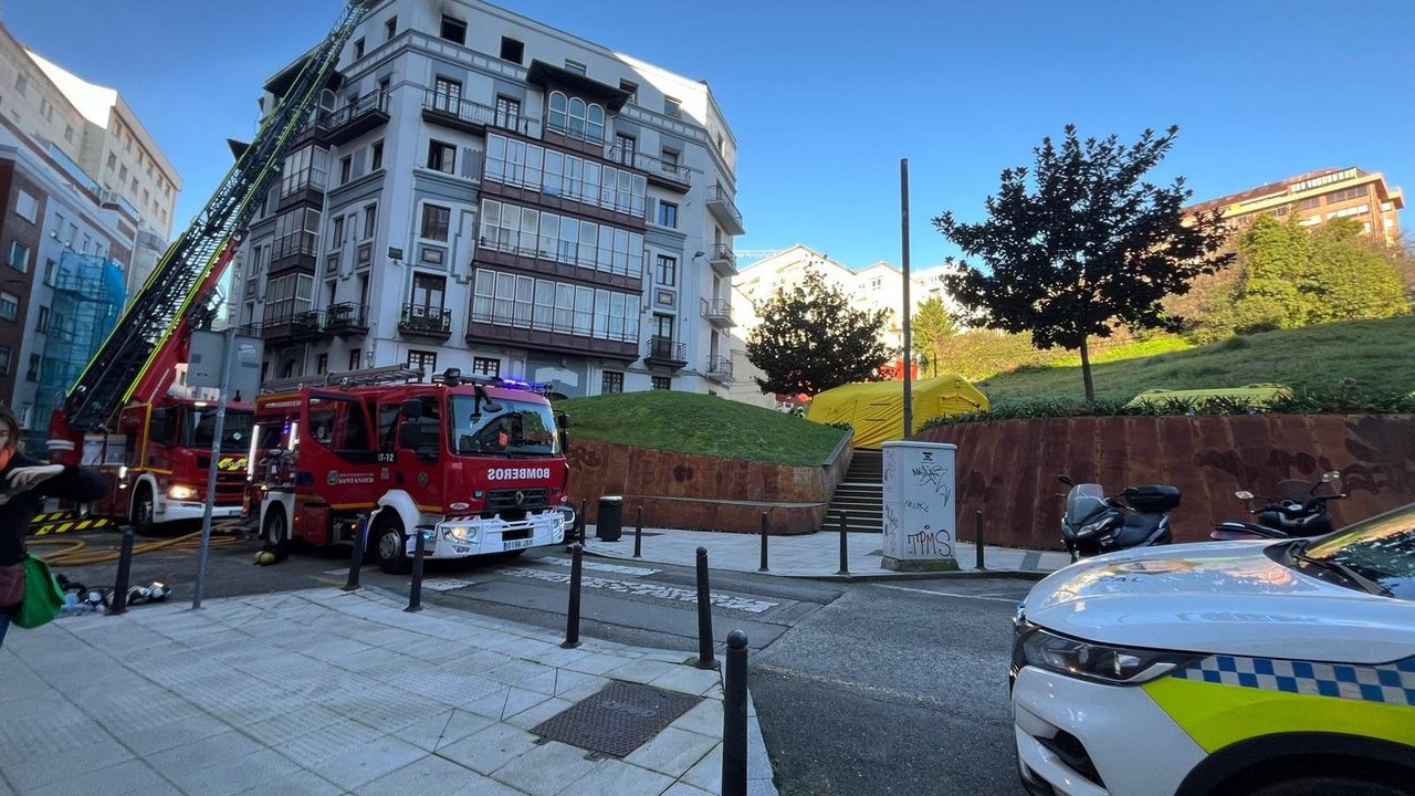 Mueren dos hermanos en el incendio de un edificio en Santander