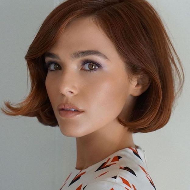 Zoey Deutch con corte de pelo bob burbuja tendencia para 2025