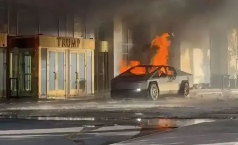 Así ha explotado el Tesla Cybertruck en las puertas del hotel Trump de Las Vegas