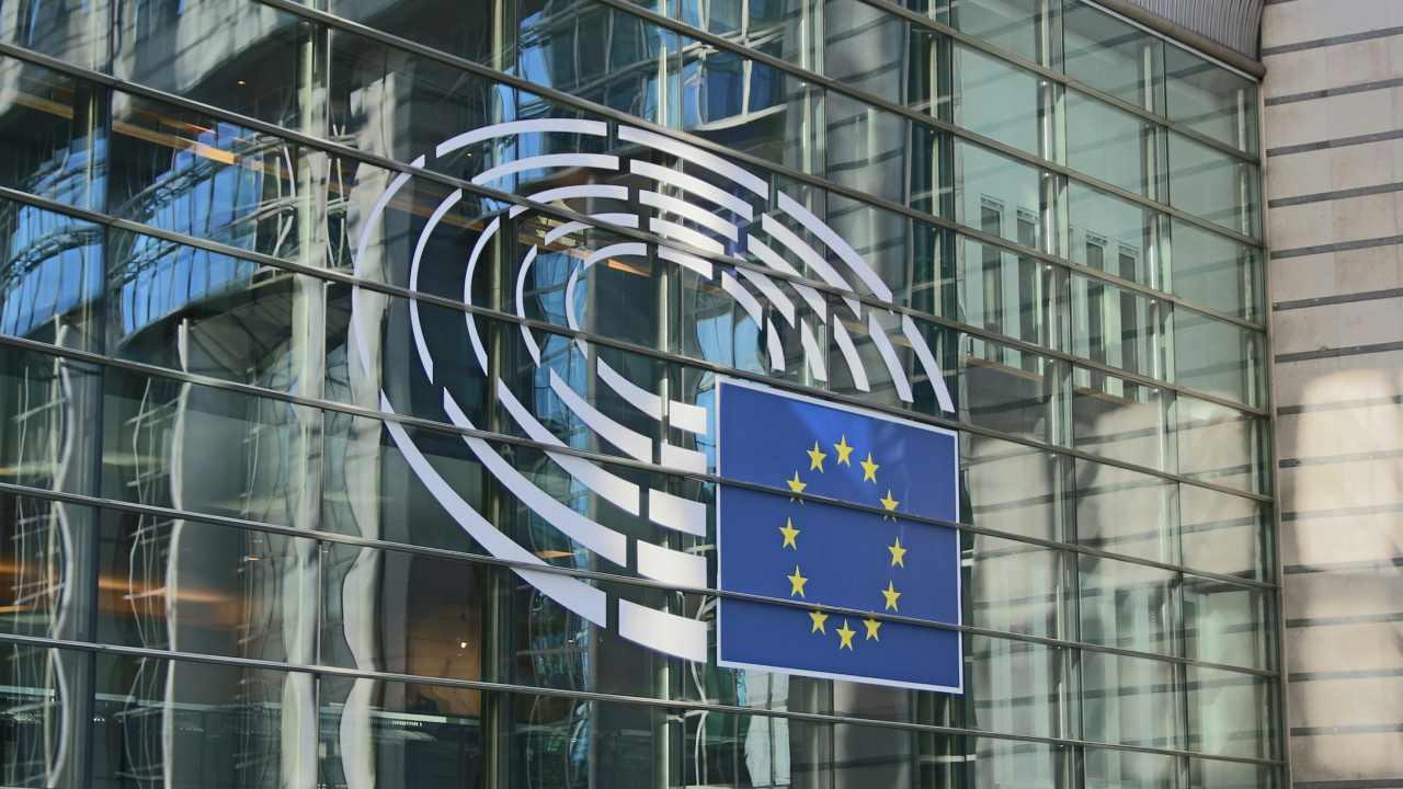 La UE se multa a sí misma por una violación de su política de protección de datos