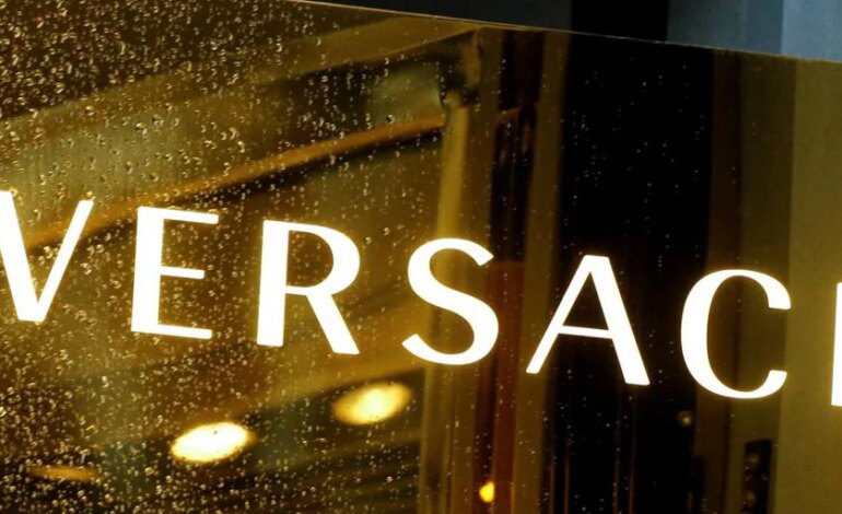 Prada estudia comprar Versace para crear un gran ‘hub’ en el segmento del lujo