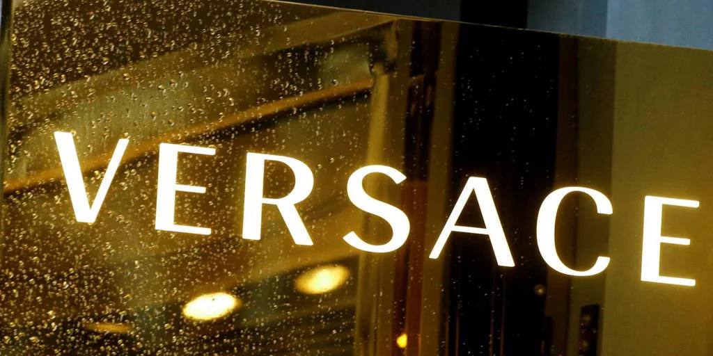 Prada estudia comprar Versace para crear un gran ‘hub’ en el segmento del lujo