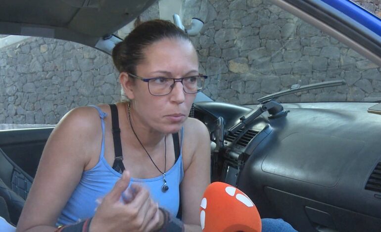 Natalia tiene trabajo pero vive en un coche: "No me puedo permitir un alquiler"