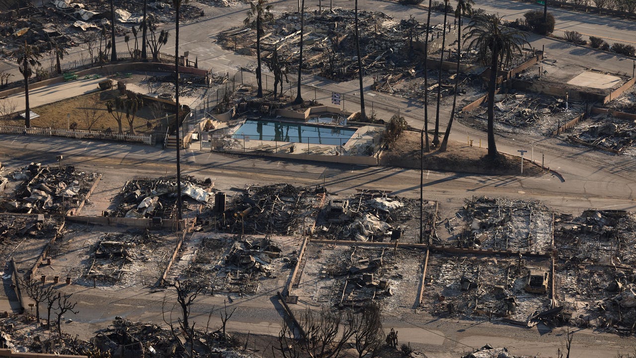 las llamas han destruido casas y mansiones millonarias