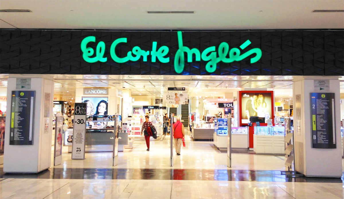 El Corte Inglés abre de lunes a sábado de 10:00 a 22:00 horas. Foto: El Corte Inglés. Mercadona.