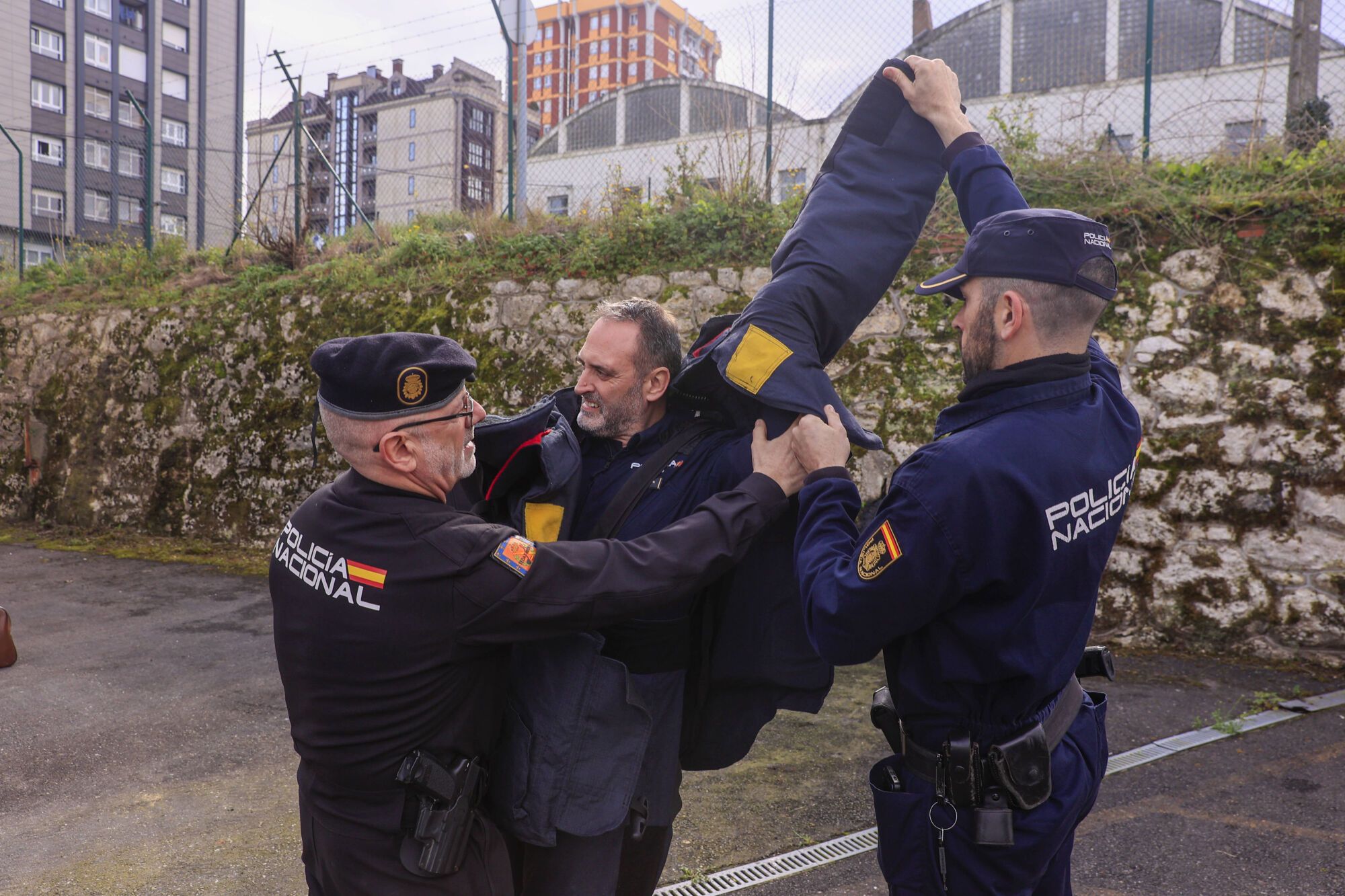 En imágenes: así opera el Tedax de la Policía Nacional en Oviedo