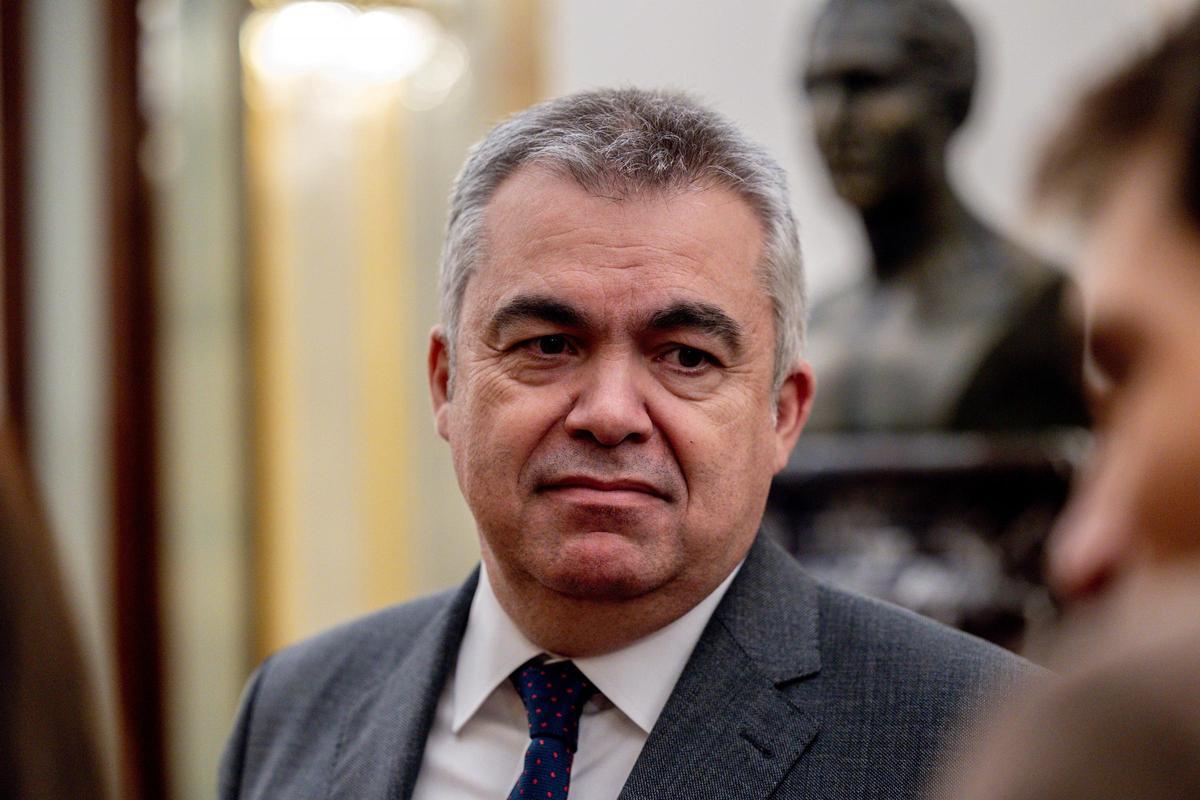 El secretario de Organización del PSOE, Santos Cerdán, durante una sesión plenaria, en el Congreso de los Diputados, a 10 de diciembre de 2024, en Madrid (España).