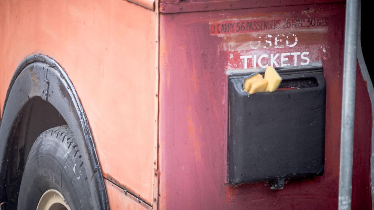 El autobús llegó a Arbujuelo hace casi cuarenta años.