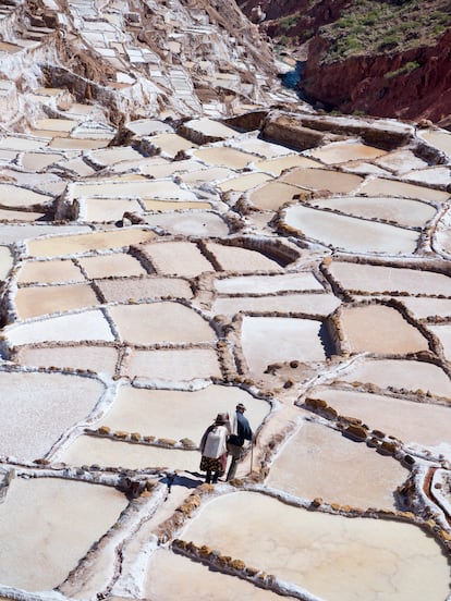 La Salinas de Maras, cuya historia se remonta a más de 100 millones de años, está a unos 50 kilómetros de la ciudad de Cuzco.