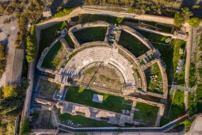 Vista aérea del teatro romano de Ventimiglia (Italia).