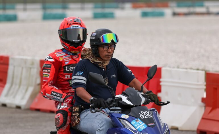 Primera caída de Marc Márquez con Ducati en los test de Sepang