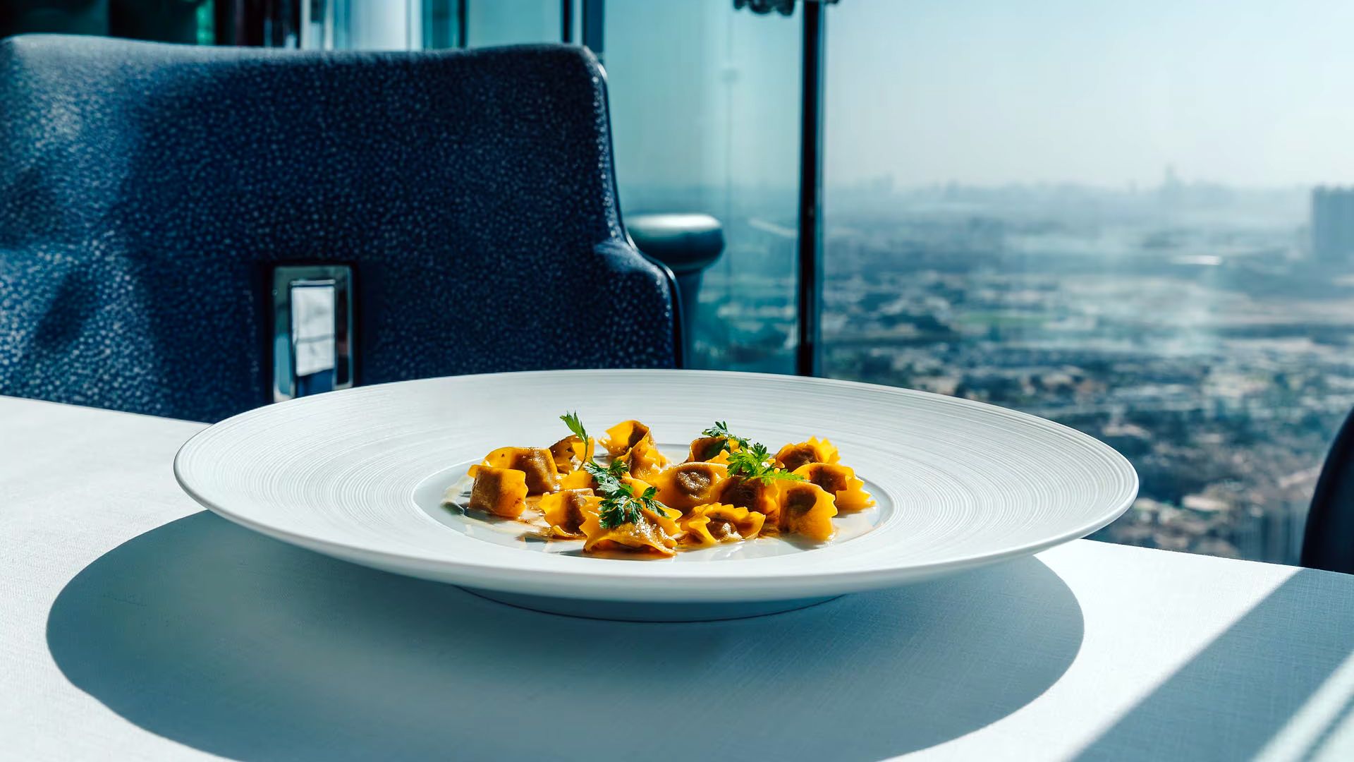 Experiencias exclusivas en Dubai: Eat en Mutaha Restaurant, Crowning Burj Al Arab.