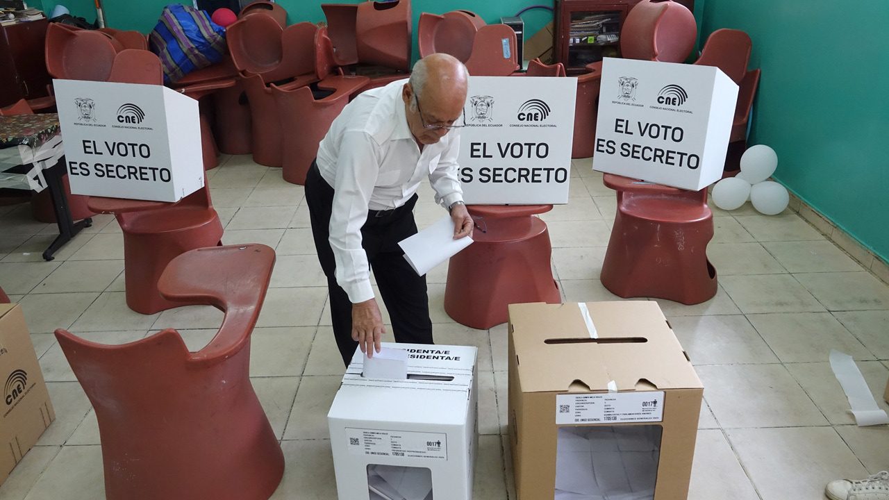 Ecuador se polariza para la segunda vuelta electoral