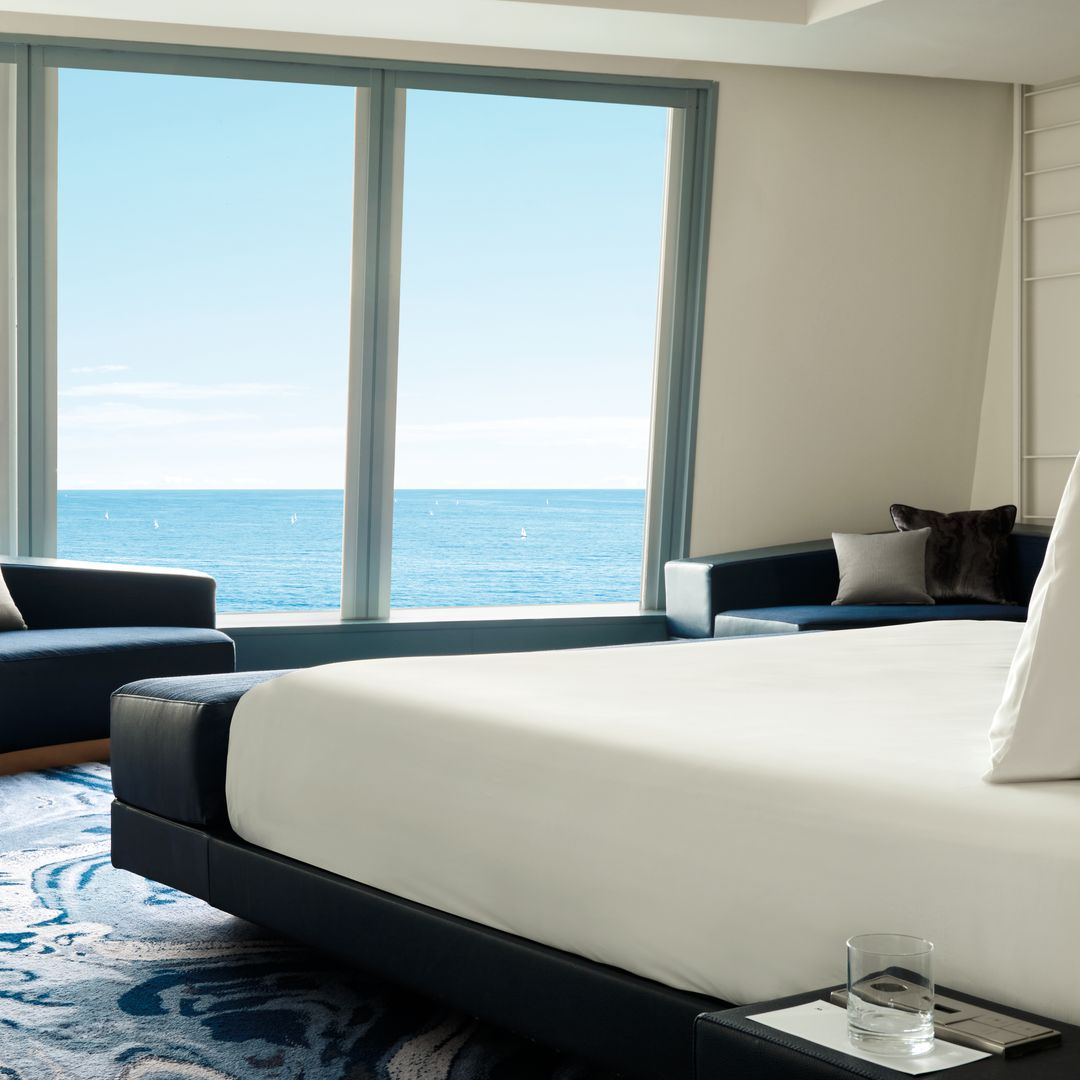 Habitación con vista al mar del hotel W Barcelona, ​​ubicado al lado de la Armada