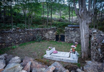 El cementerio de Teresa, en Bausen.