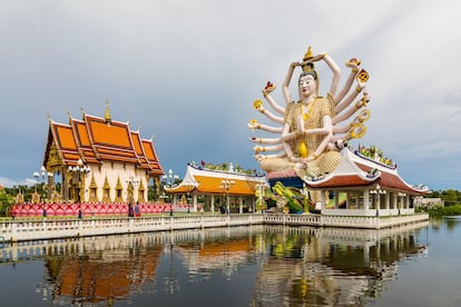 La estatua de 18 armas de la diosa Guan Yin, en el templo budista Wat Plai Laem, en Koh Samui.