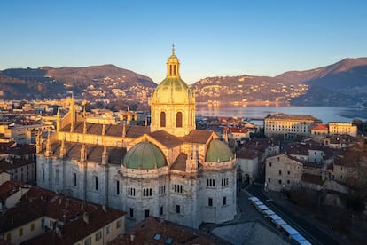 Vista aérea de la catedral de Como, en la localidad italiana homónima.