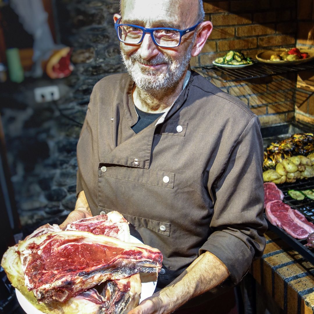 David Barrera, a cargo de la parrilla de Basteret, Vielha, Lleida 