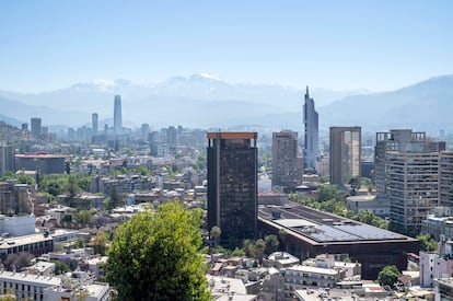 Vistas de la capital chilena desde lo alto del cerro Santa Lucía.