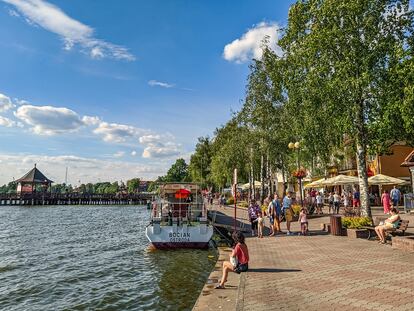 Ambiente veraniego en el lago de Drwęca, en Ostróda.