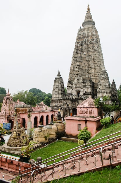 El imponente templo Mahabodhi en Bodhgaya.