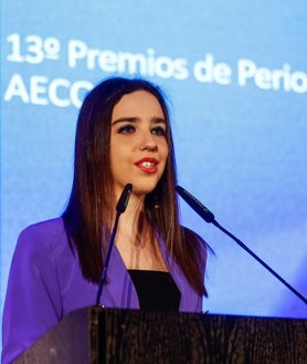 Imagen secundaria 2 - Laura Montero Carretero, de ABC, recibe el premio de periodismo AECOC por competitividad empresarial