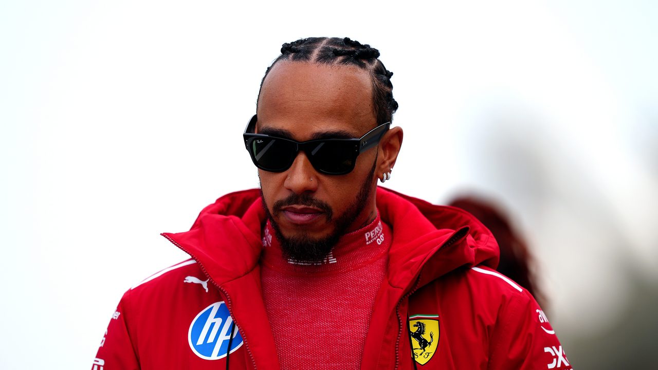 Hamilton asegura que está en desventaja en Ferrari: «Otros como Vettel…»