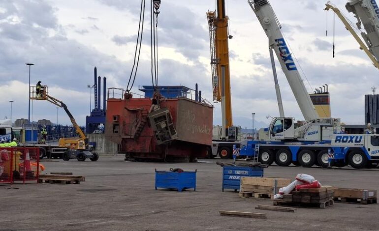 MUERTOS ACCIDENTE GRÚA | La pieza que arrastró las grúas del trágico accidente de El Musel pesa el triple de lo previsto