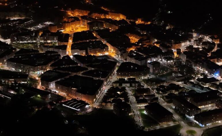 En imágenes, Pola de Siero, a vista nocturna de dron