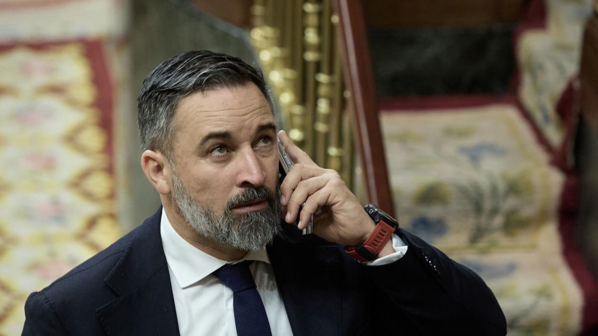 OPOSICIÓN DE TUMBONA | Abascal replica a Feijóo: «Me echaré a la tumbona cuando todos sepan que PP y PSOE traicionan a los españoles»