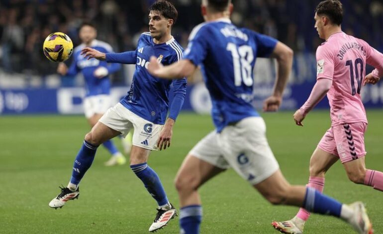 Todas las IMÁGENES del ambiente y el partido entre Real Oviedo y el Eldense