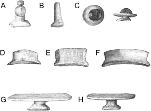 Diferentes tipos de labrets encontrados. Labrets posición en la boca. John C. Willman / Universidad de Coimbra)