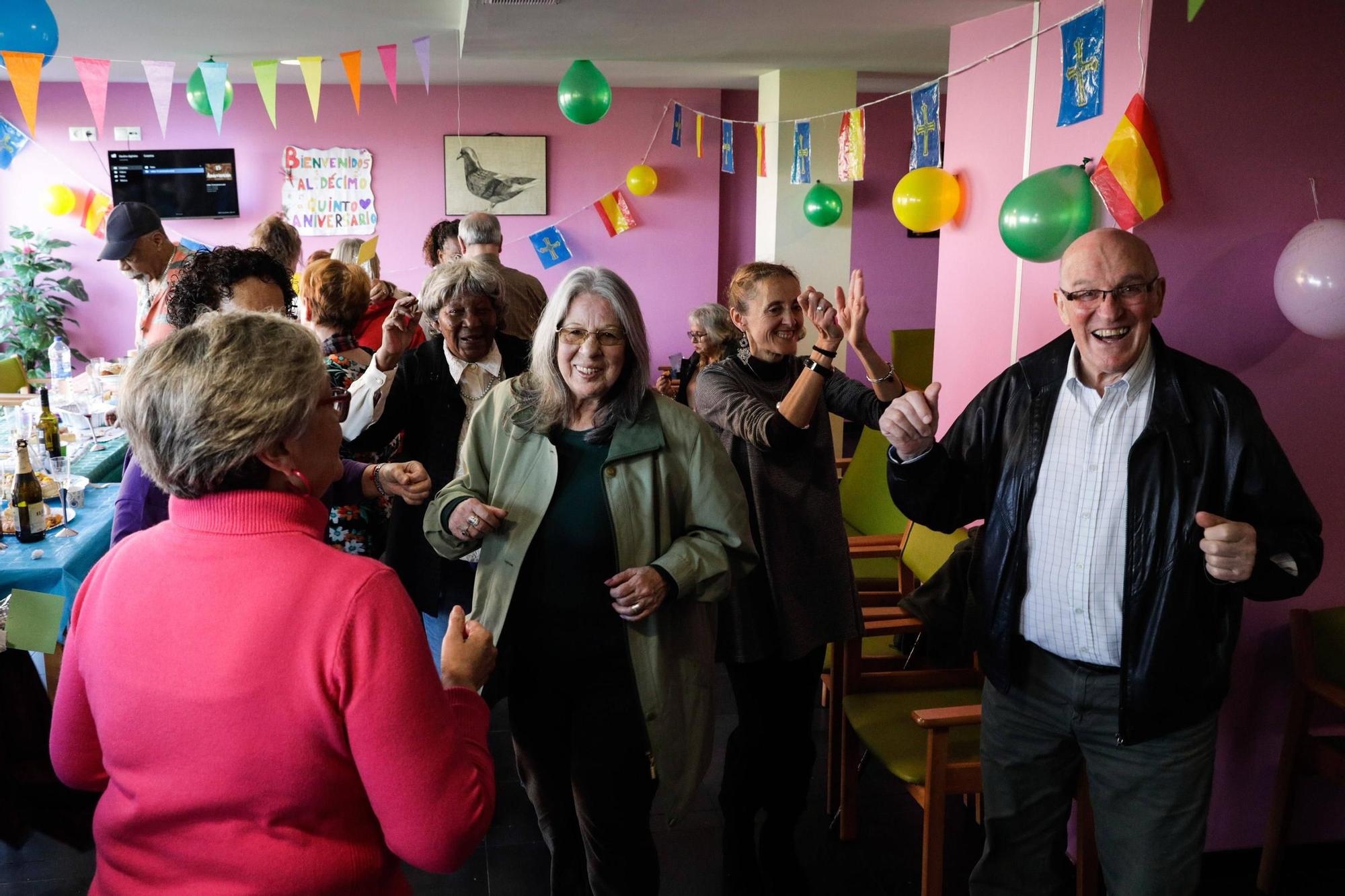 Esta fue la celebración del 15 aniversario de los pisos de la época para los ancianos en Gijón (en imágenes)