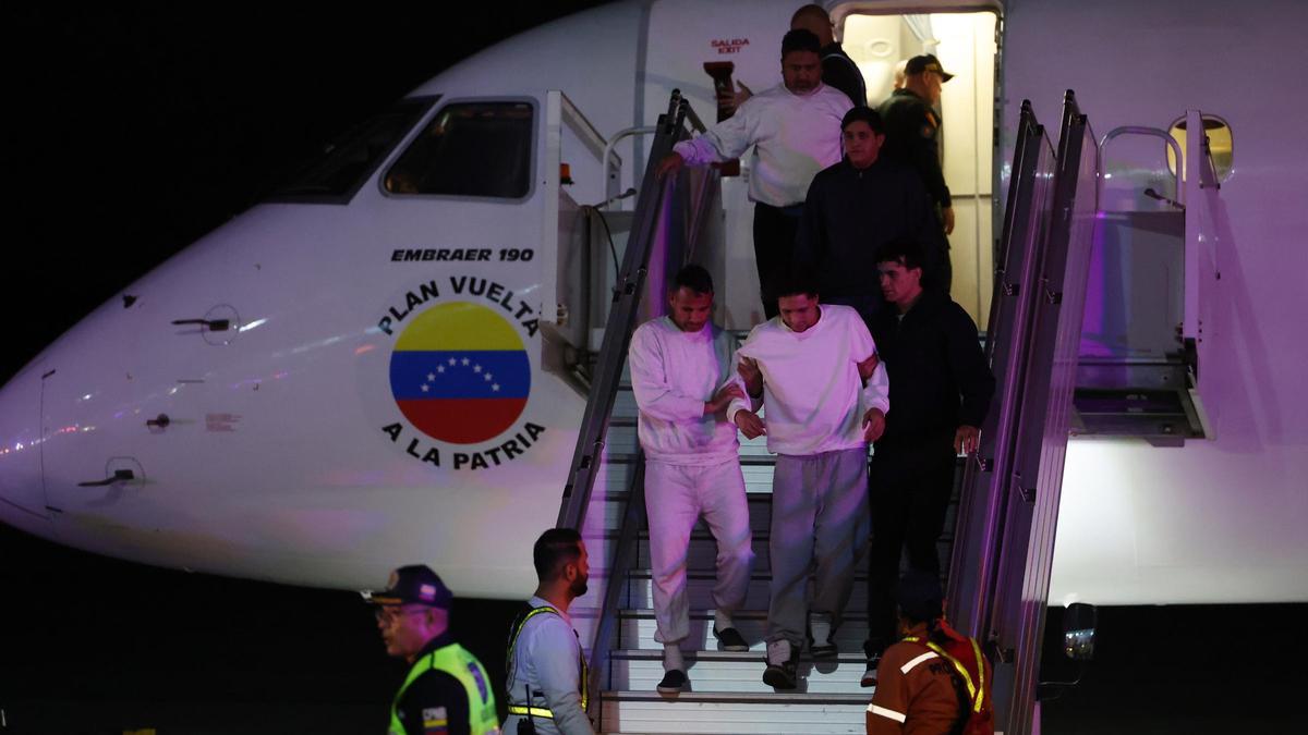 Maduro ofrece a Trump reconstruir la relación bilateral y celebra la llegada a Caracas de los primeros venezolanos deportados